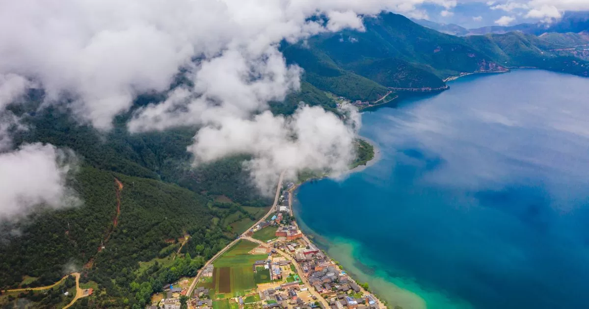 Lugu Lake (Lugu Hồ)